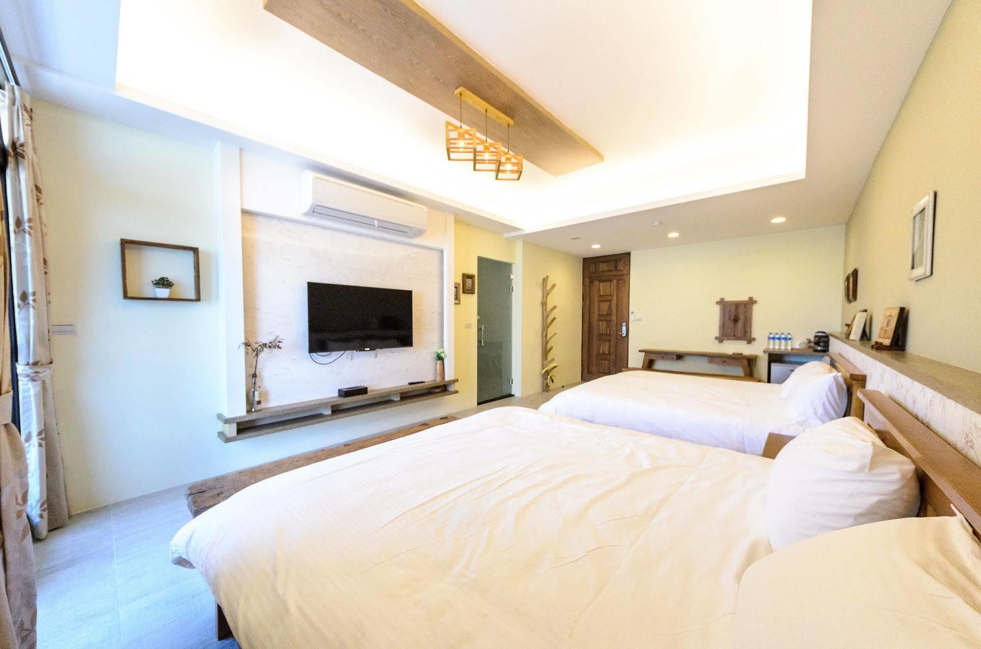 Jhongshan Building Bed And Breakfast Hualien City Ngoại thất bức ảnh