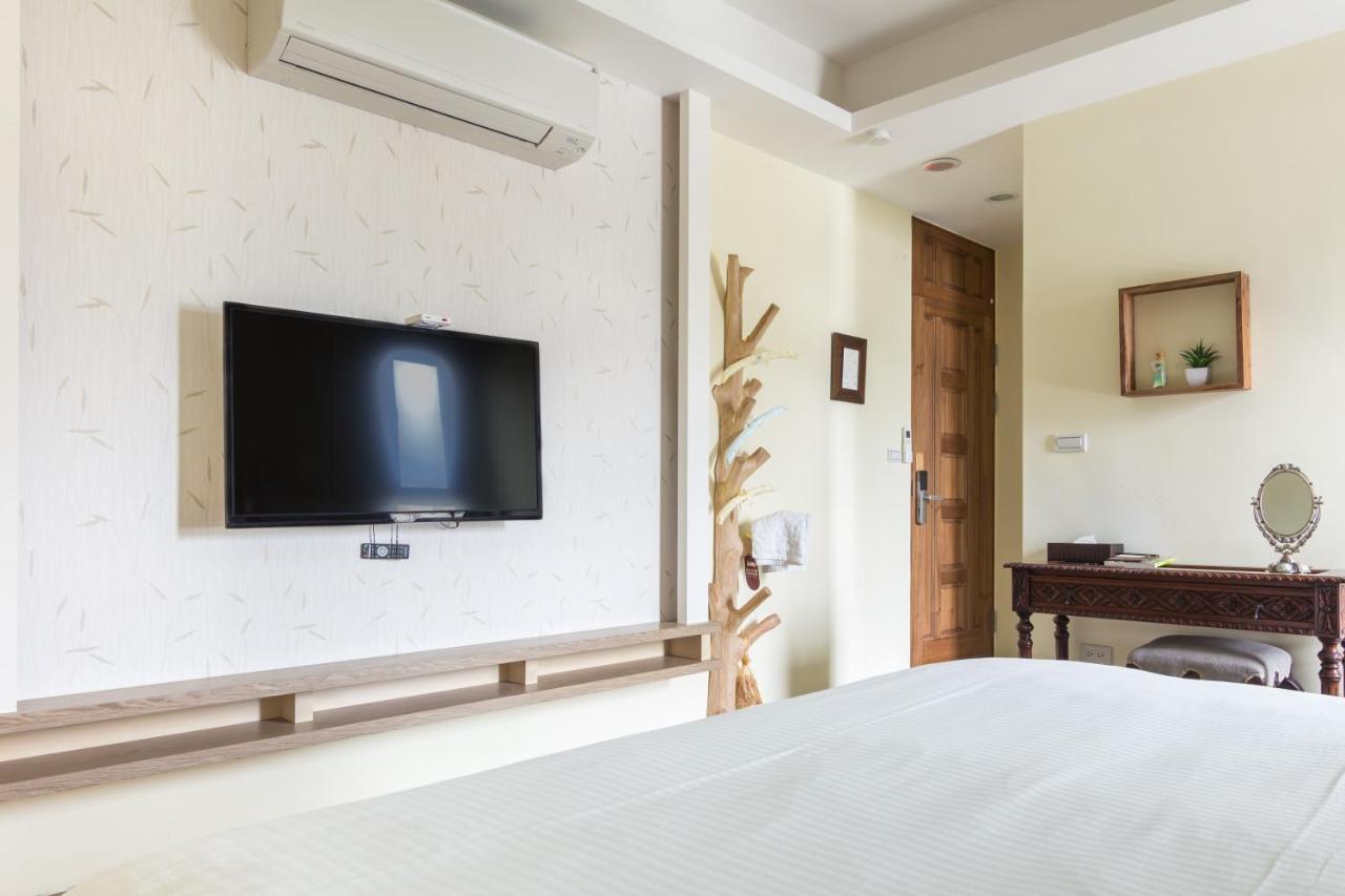 Jhongshan Building Bed And Breakfast Hualien City Ngoại thất bức ảnh