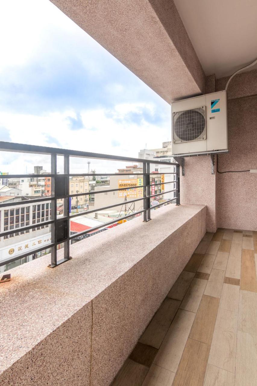 Jhongshan Building Bed And Breakfast Hualien City Ngoại thất bức ảnh